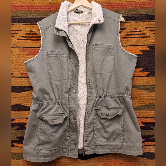 LL Bean Women's Classic Sherpa-Lined Vest, US L - Picture 3 of 7